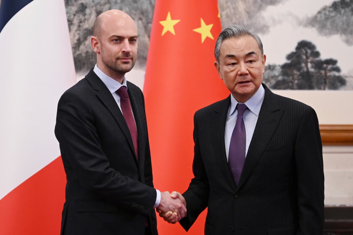 Frances foreign minister is in China to discuss Ukraine and trade issues