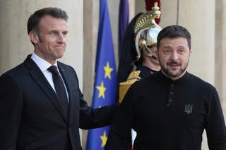 Emmanuel Macron with Volodymyr Zelensky in Paris