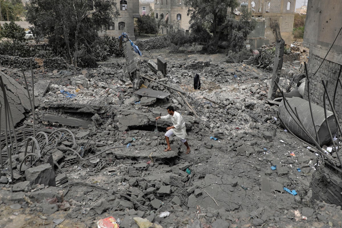 Trump’s Yemen bombing campaign could cost $1bn by next week, with little to show for it