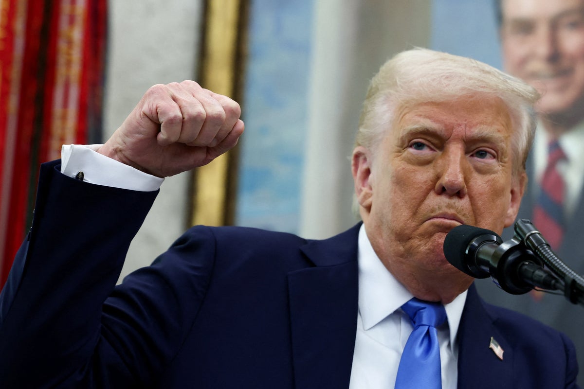 Trump tells advisers to be more aggressive in trade war and mulls universal tariff, report says Trump tells advisers to be more aggressive in trade war and mulls universal tariff, report says