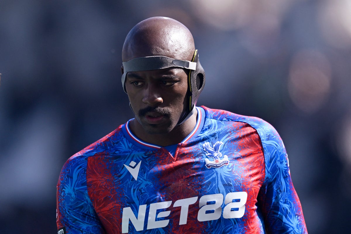 Why is Jean-Philippe Mateta wearing a mask in Fulham v Crystal Palace ...