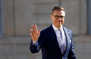 Presidente finlandês Alexander Stubb gestos no dia da reunião com líderes europeus na quinta -feira