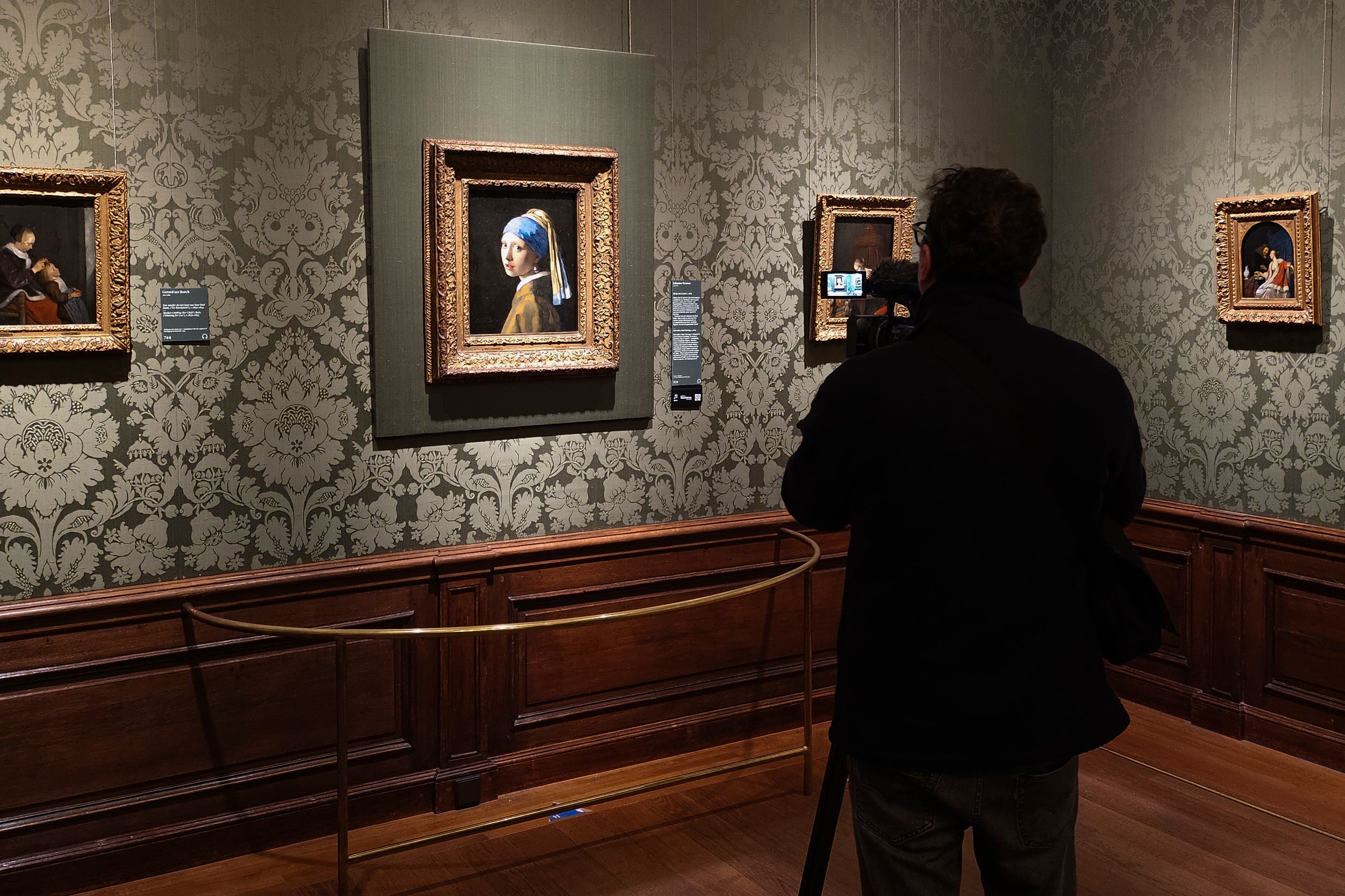 Netherlands Art Pearl Earring