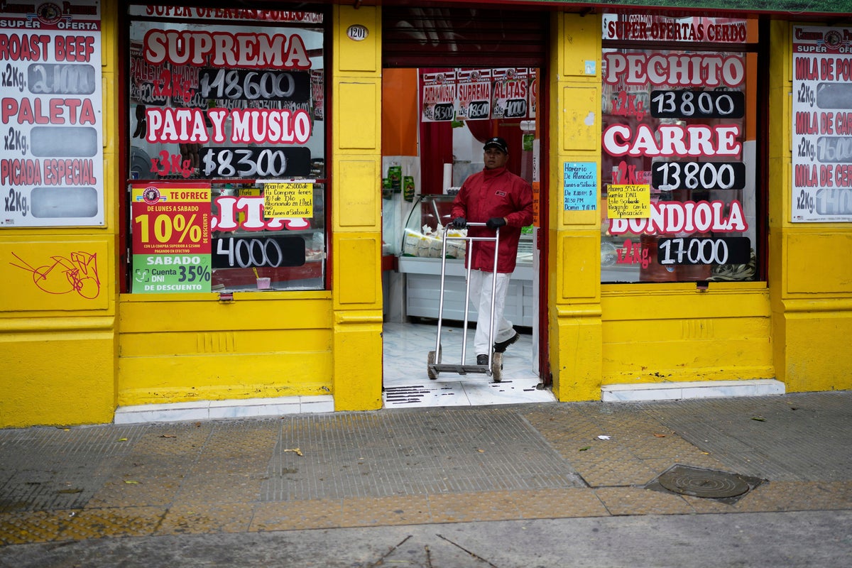 Argentina says it will lift the country's strict currency controls with the help from the IMF