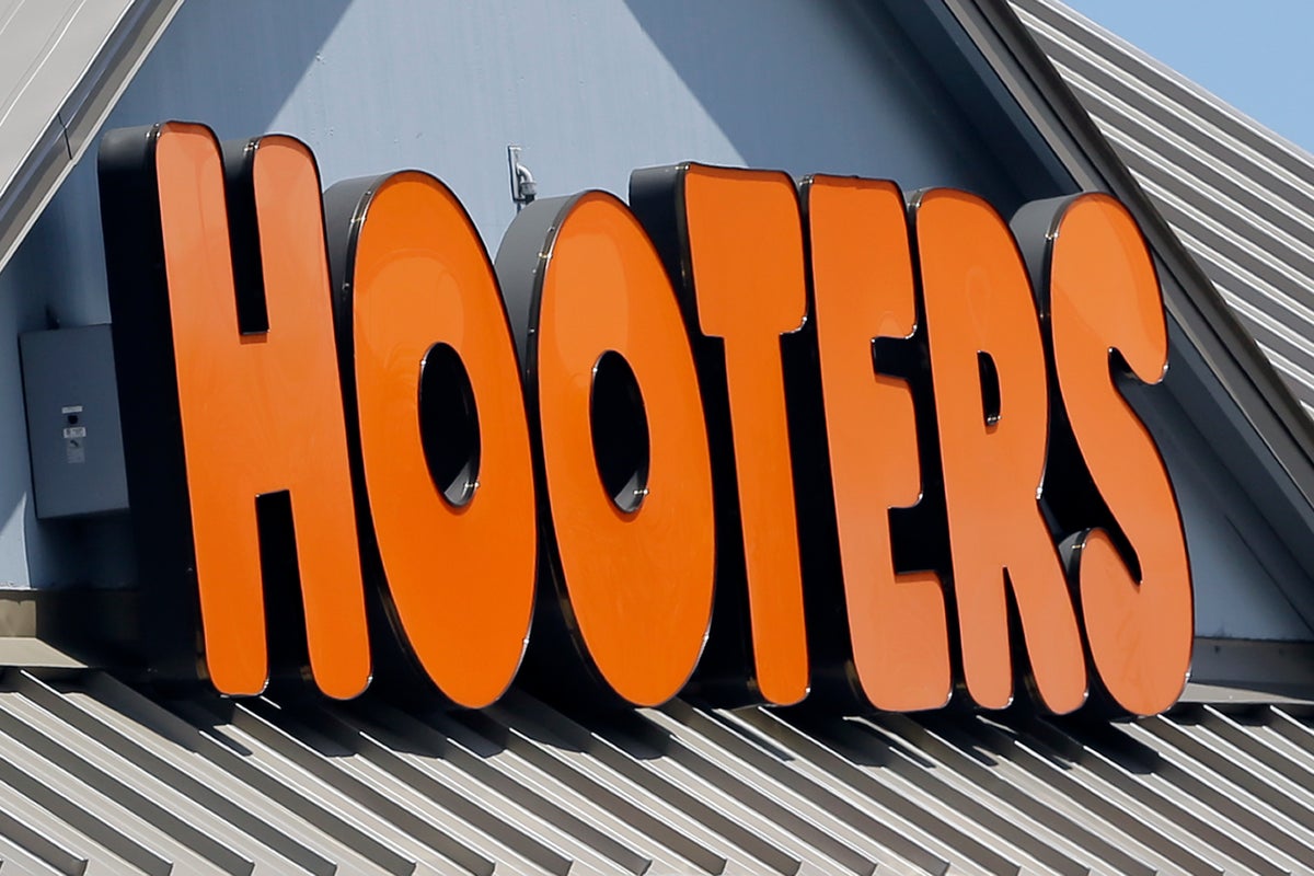 https://static.independent.co.uk/2025/04/01/20/HOOTERS-BANCARROTA_47492.jpg?width=1200&height=800&crop=1200:800