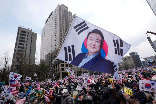 <p>Supporters of Yoon Suk Yeol stage a rally to oppose his impeachment</p>