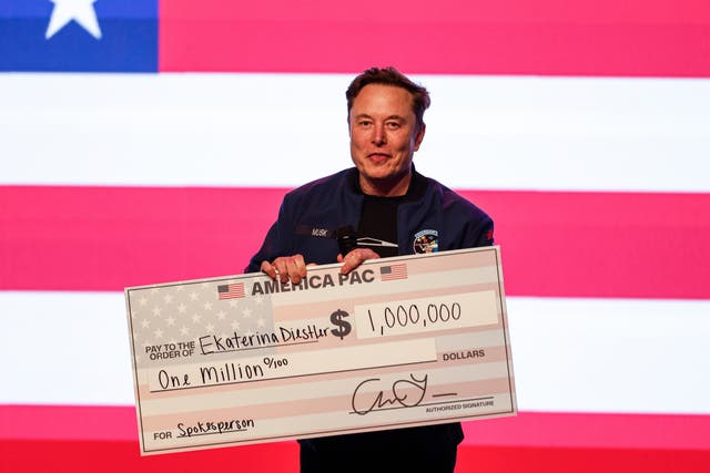 <p>Elon Musk recibió fuertes críticas en redes sociales por su reacción al resultado de las elecciones en Wisconsin, donde invirtió millones de dólares en apoyo a un candidato conservador </p>