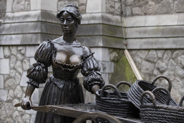 <p>Dublin City Council have stepped in to protect a famous statue of Molly Malone after complaints her breasts were being groped by tourists</p>