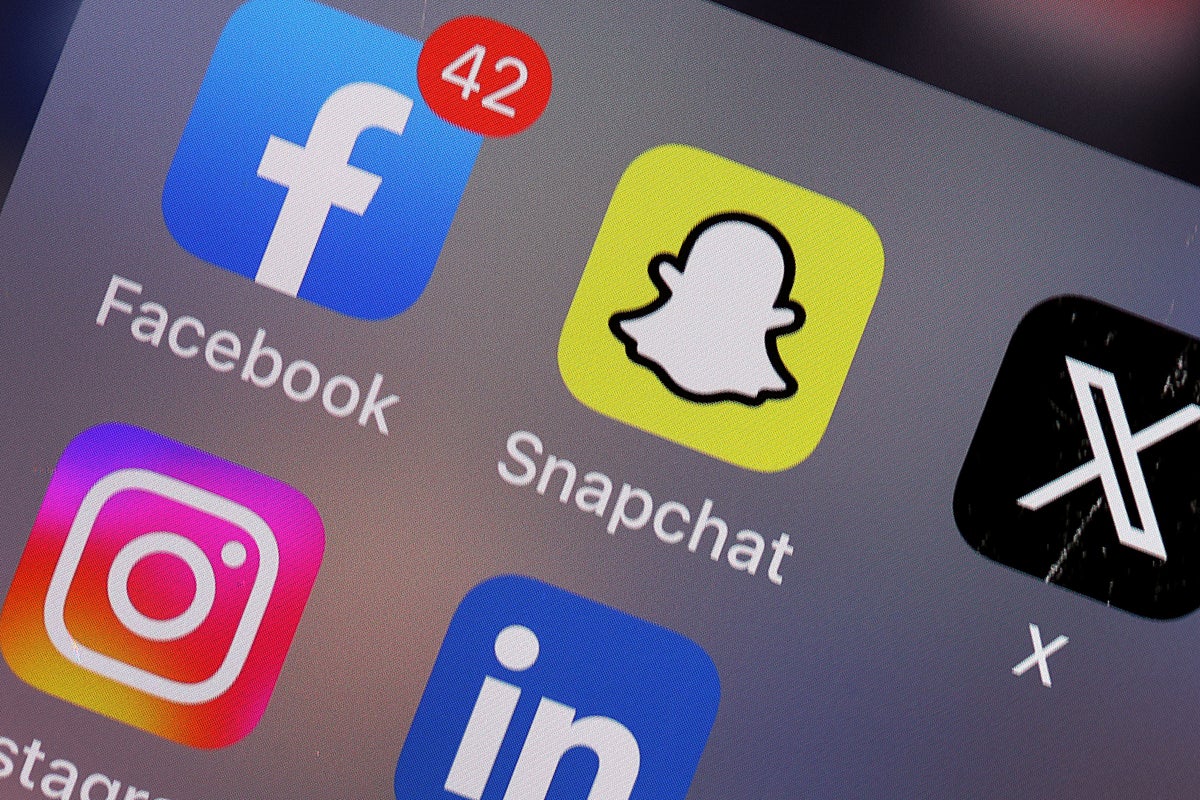Snapchat, Ring, Roblox, Fortnite and more go down in huge internet outage: Latest updates