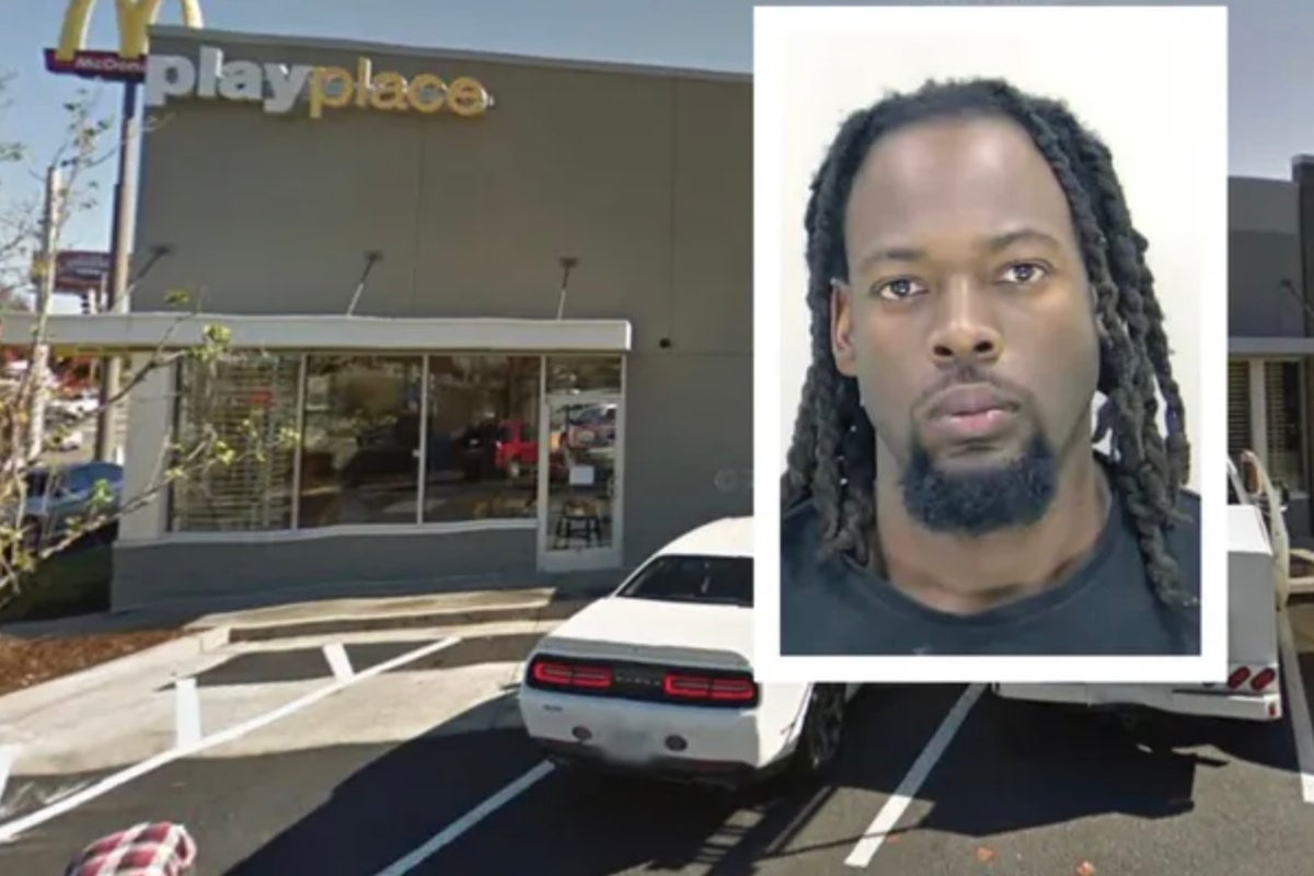 Antonio Brown offers to help dad arrested for leaving his three young kids in McDonald’s to go to job interview Antonio Brown offers to help dad arrested for leaving his three young kids in McDonald’s to go to job interview