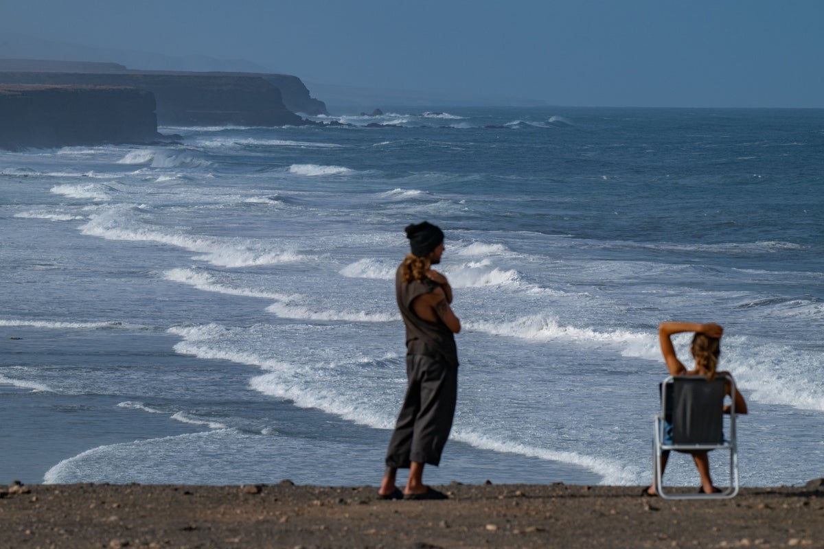 Tourists warned ‘hurricane-force’ winds to hit Canary islands as red alert issued for Storm Nuria Tourists warned ‘hurricane-force’ winds to hit Canary islands as red alert issued for Storm Nuria