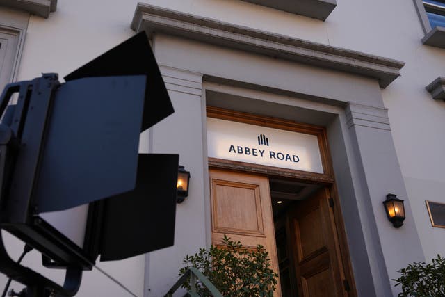 <p>ABBEY ROAD</p>