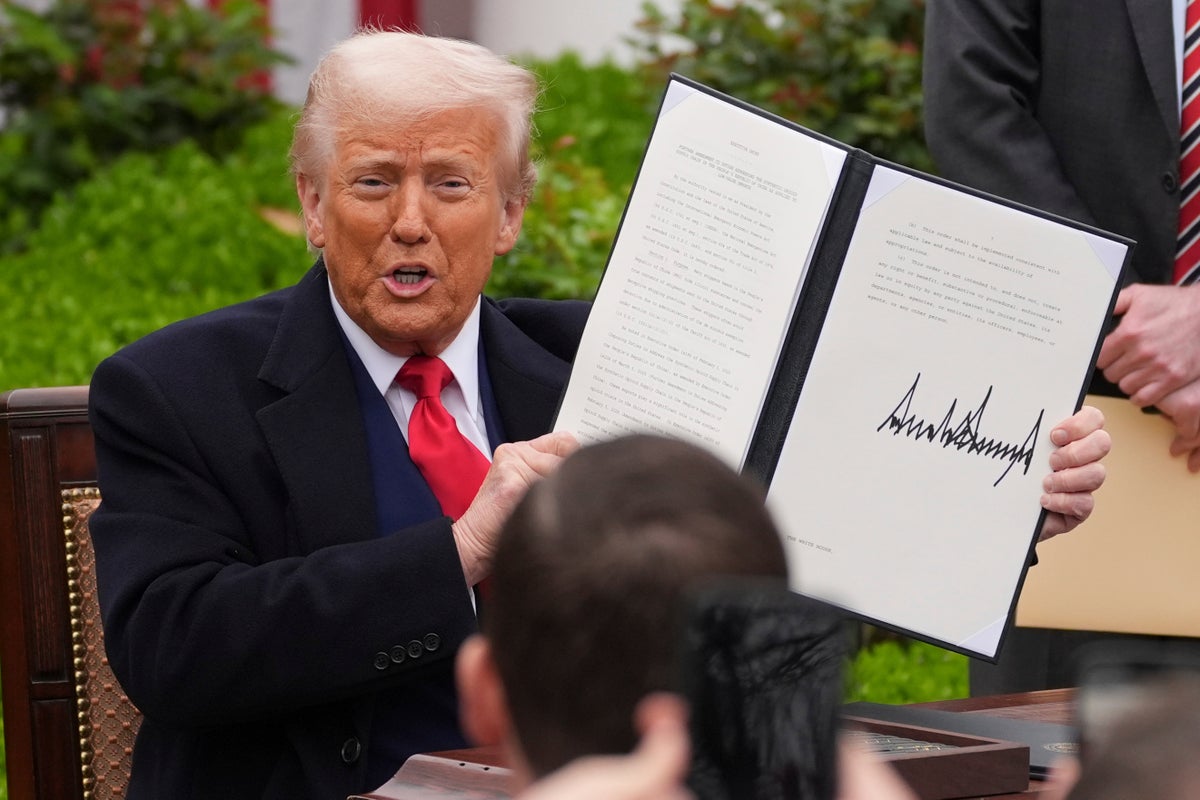 Trump tariffs live: FTSE slumps again after president insists Starmer ‘very happy’ with UK’s tariff