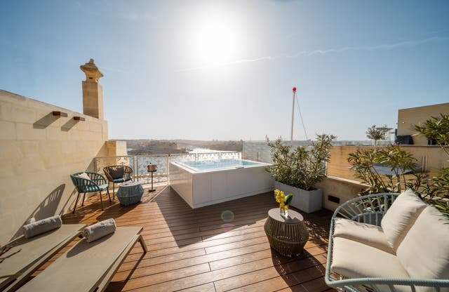 <p>Stays at Iniala come with a Michelin-starred restaurant experience, plunge pool rooftop dips and views of the glittering blue water</p>