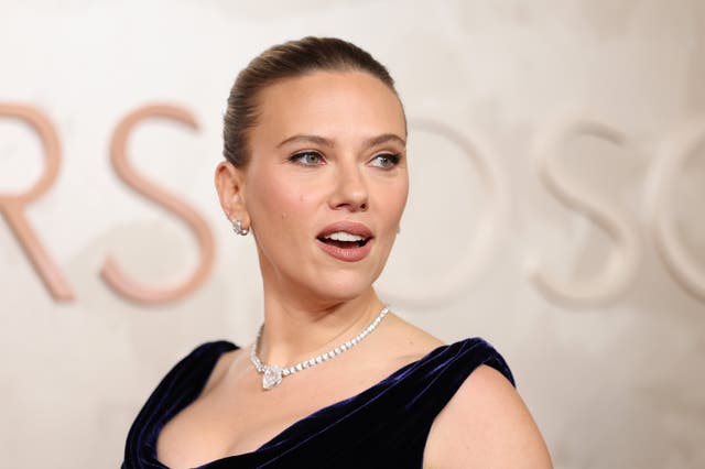<p>Scarlett Johansson</p>