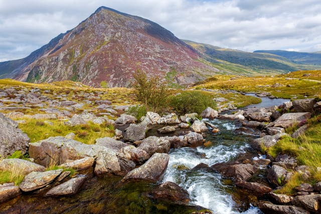 <p>A rugged hiking trail that circumnavigates Cwm Idwal in north Wales</p>
