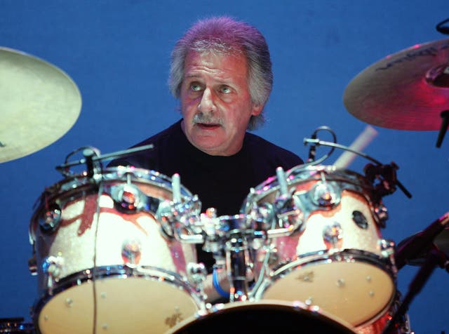 <p>Pete Best performing with The Pete Best Band at the Fest for Beatles Fans 2007 in Las Vegas</p>