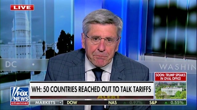 O ex -consultor de Trump Stephen Moore diz que o declínio dos preços do petróleo pode significar ainda mais más notícias para a economia.