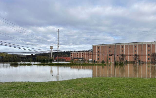 EEUU-INUNDACIONES-DESTILERÍA