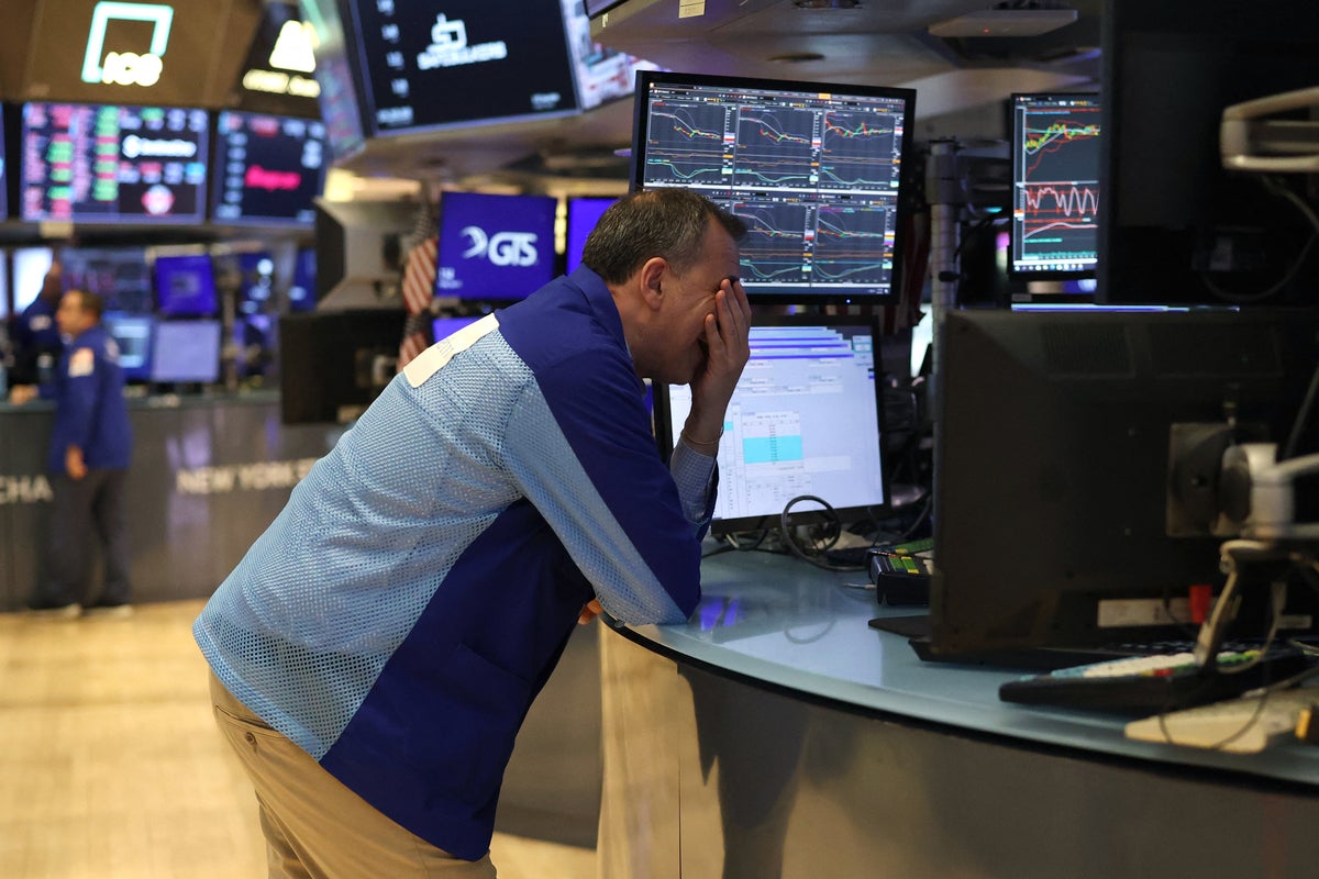 Trump tariffs live: FTSE sinks in market chaos as EU says it is ready to retaliate against US