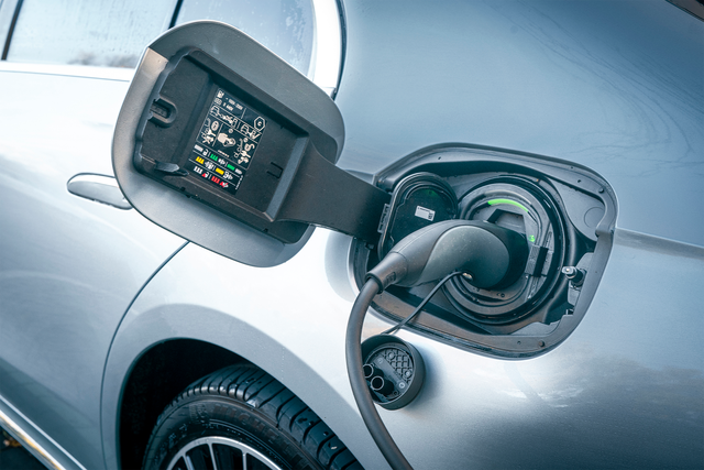 <p>Full hybrid cars can now continue to be sold alongside less polluting plug-in hybrids until 2035</p>