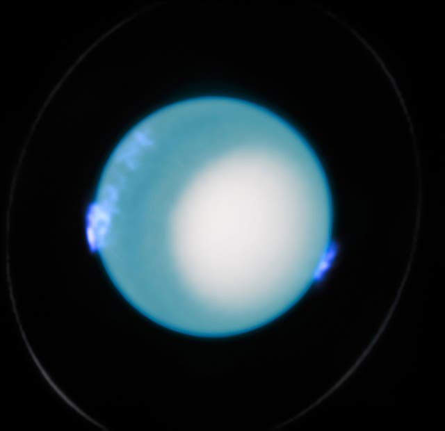 AMN-CIE HUBBLE-URANO