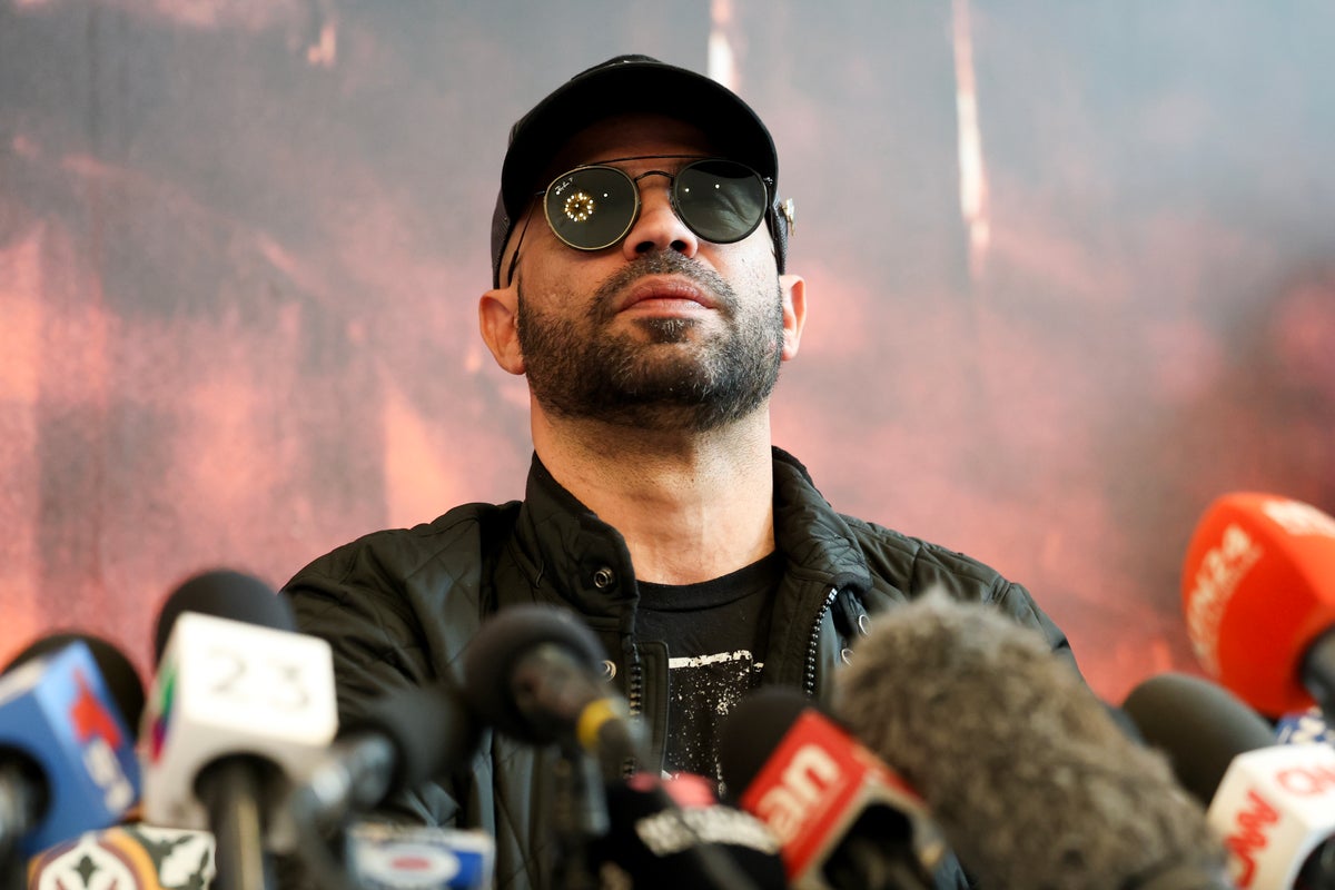 ‘Love you guys,’ Trump tells pardoned convict Enrique Tarrio at Mar-a-Lago: report ‘Love you guys,’ Trump tells pardoned convict Enrique Tarrio at Mar-a-Lago: report