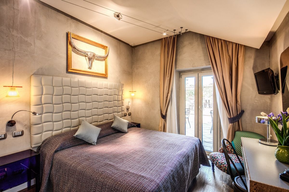 Looking for an easy space to book on your first trip to Rome? Check out Parlamento