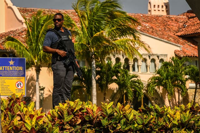 <p>A Secret Service agent stands outside of the Mar-a-Lago Club, home of Donald Trump, in Palm Beach, Florida, on April 1, 2023</p>