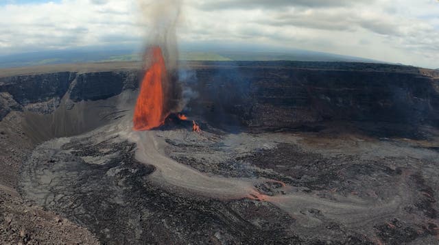 <p>Kilauea volcano spews lava on April 1</p>