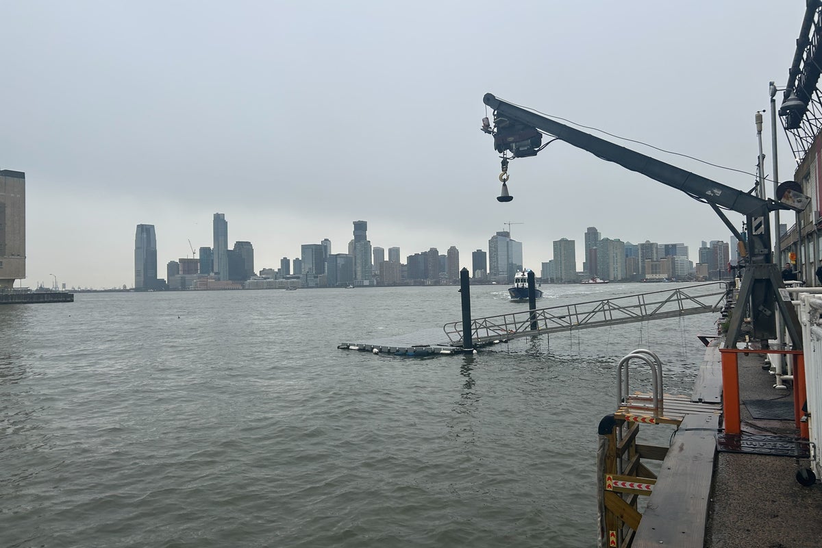 Sightseeing tourist helicopter broke apart midair before plunging into Hudson River: Full timeline