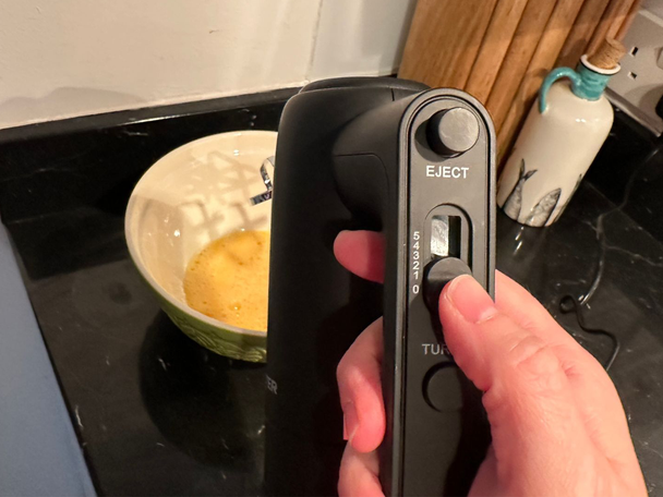 Salter kuro hand mixer 