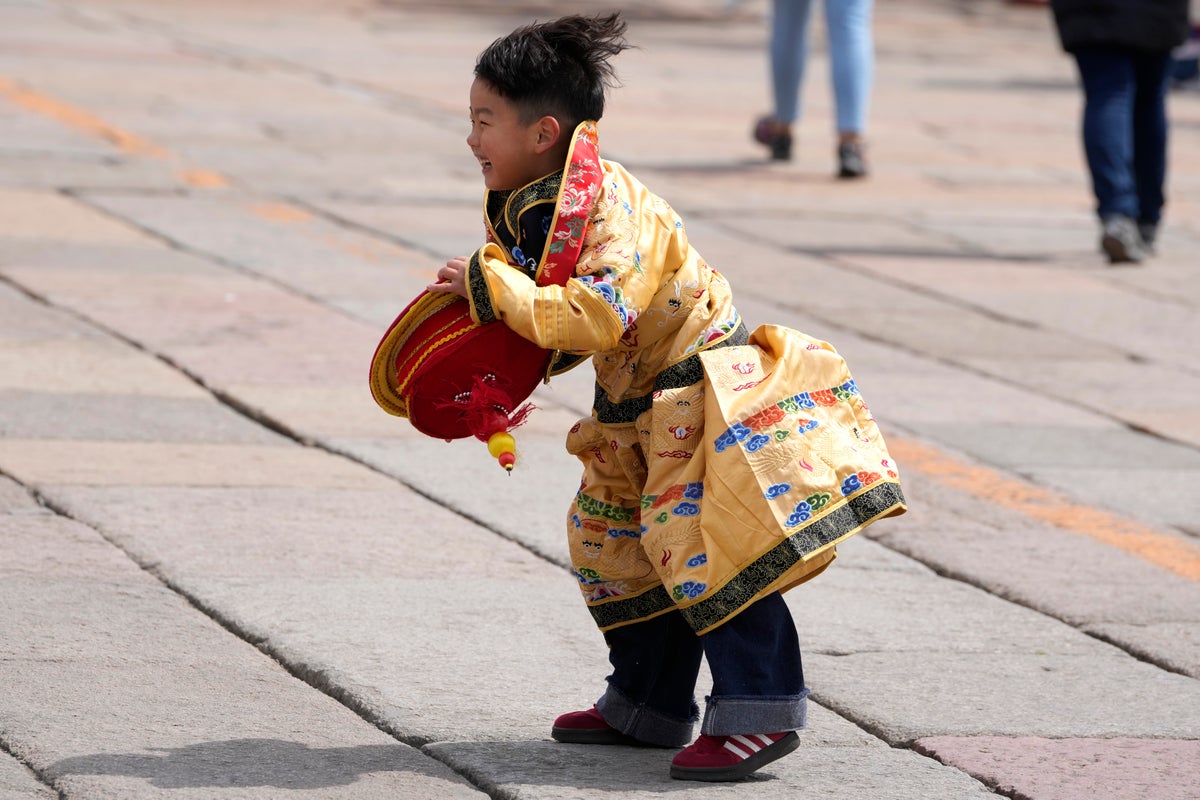 High winds and sandstorms prompt Beijing to cancel hundreds of flights and close parks