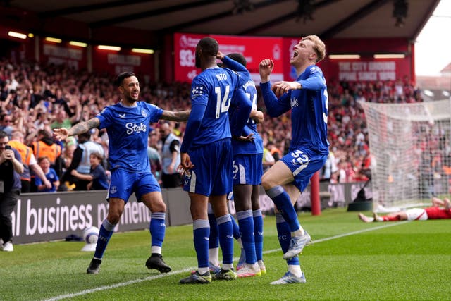 <p>Abdoulaye Doucoure snatched victory at the last for Everton</p>