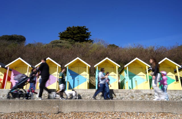 <p>People across the UK have seen temperatures far above the average for April in the last week.</p>