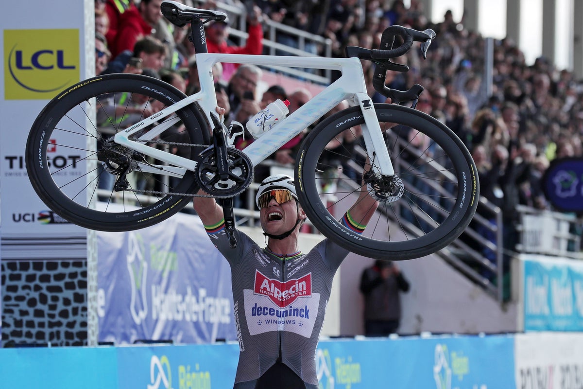 Mathieu van der Poel overcomes bottle in the face and Tadej Pogacar threat to win dramatic Paris-Roubaix Mathieu van der Poel overcomes bottle in the face and Tadej Pogacar threat to win dramatic Paris-Roubaix