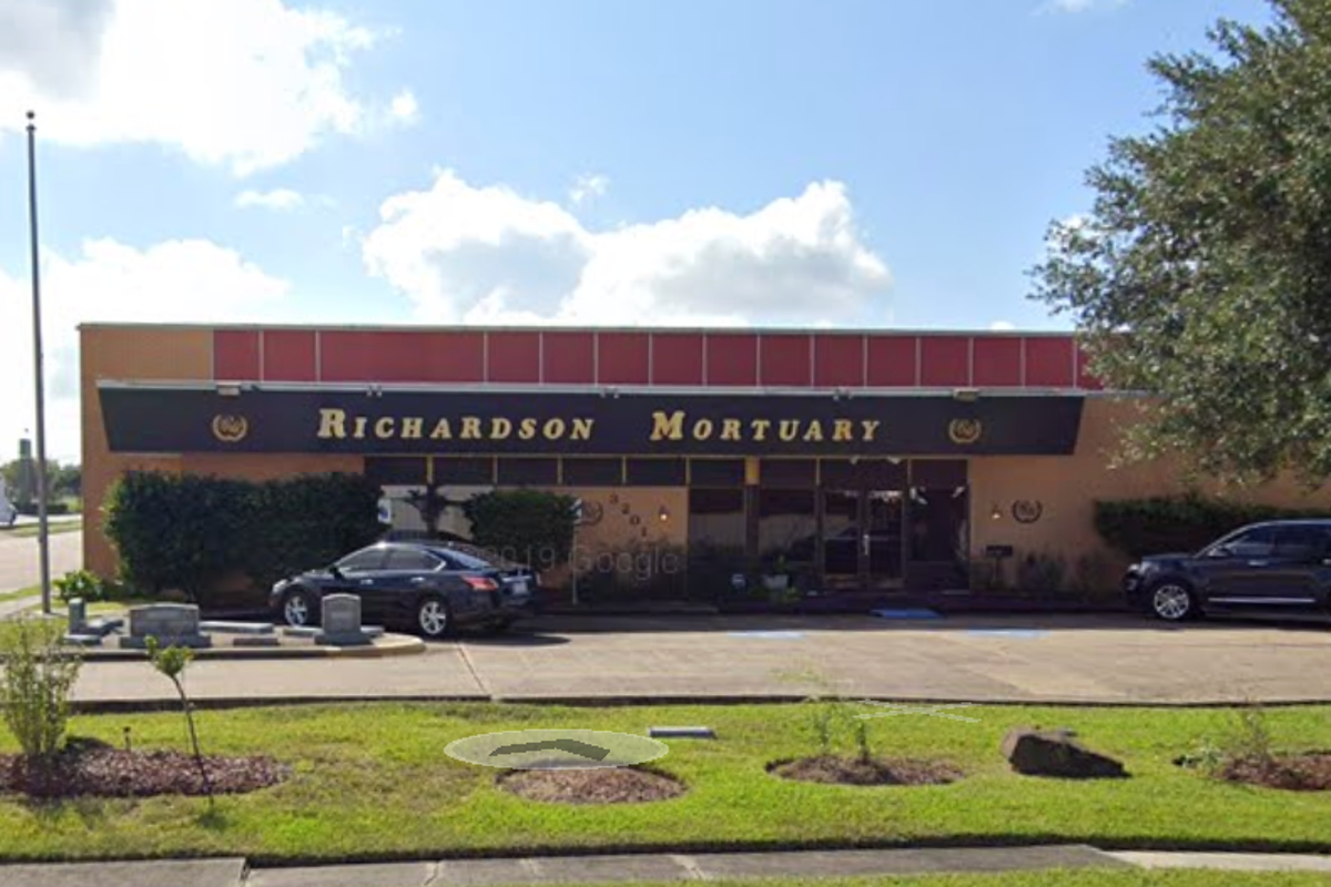 Stabbing at Houston funeral home leads to discovery of improperly kept bodies: ‘She had gnats in her face’ Stabbing at Houston funeral home leads to discovery of improperly kept bodies: ‘She had gnats in her face’