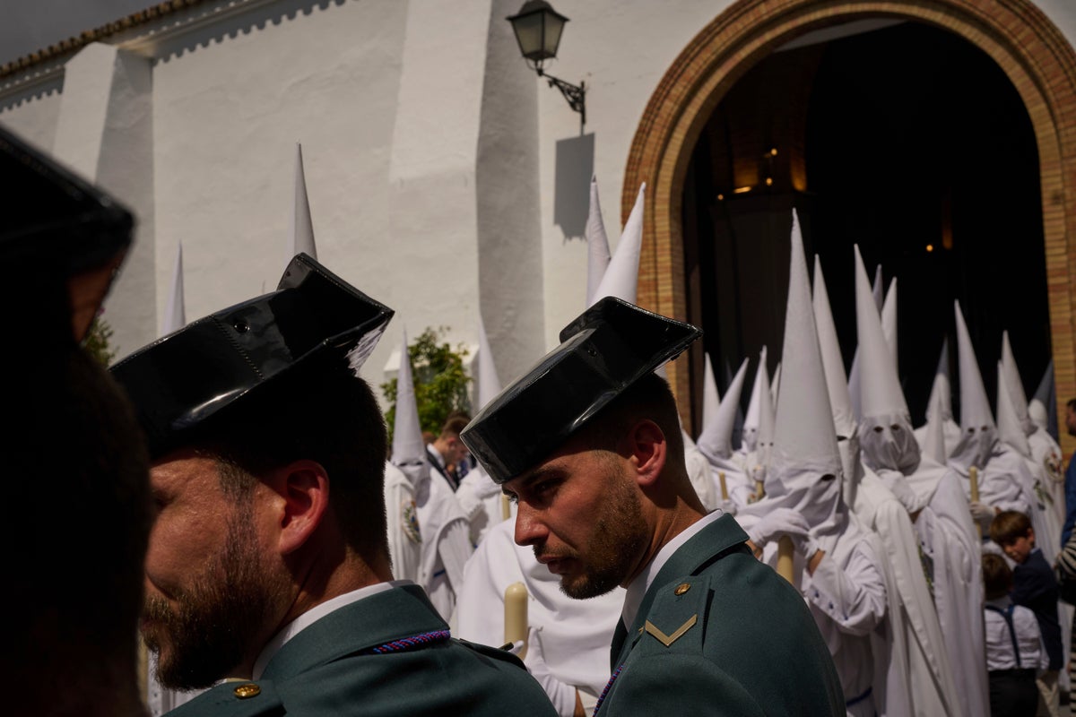 AP PHOTOS: Christians celebrate Palm Sunday