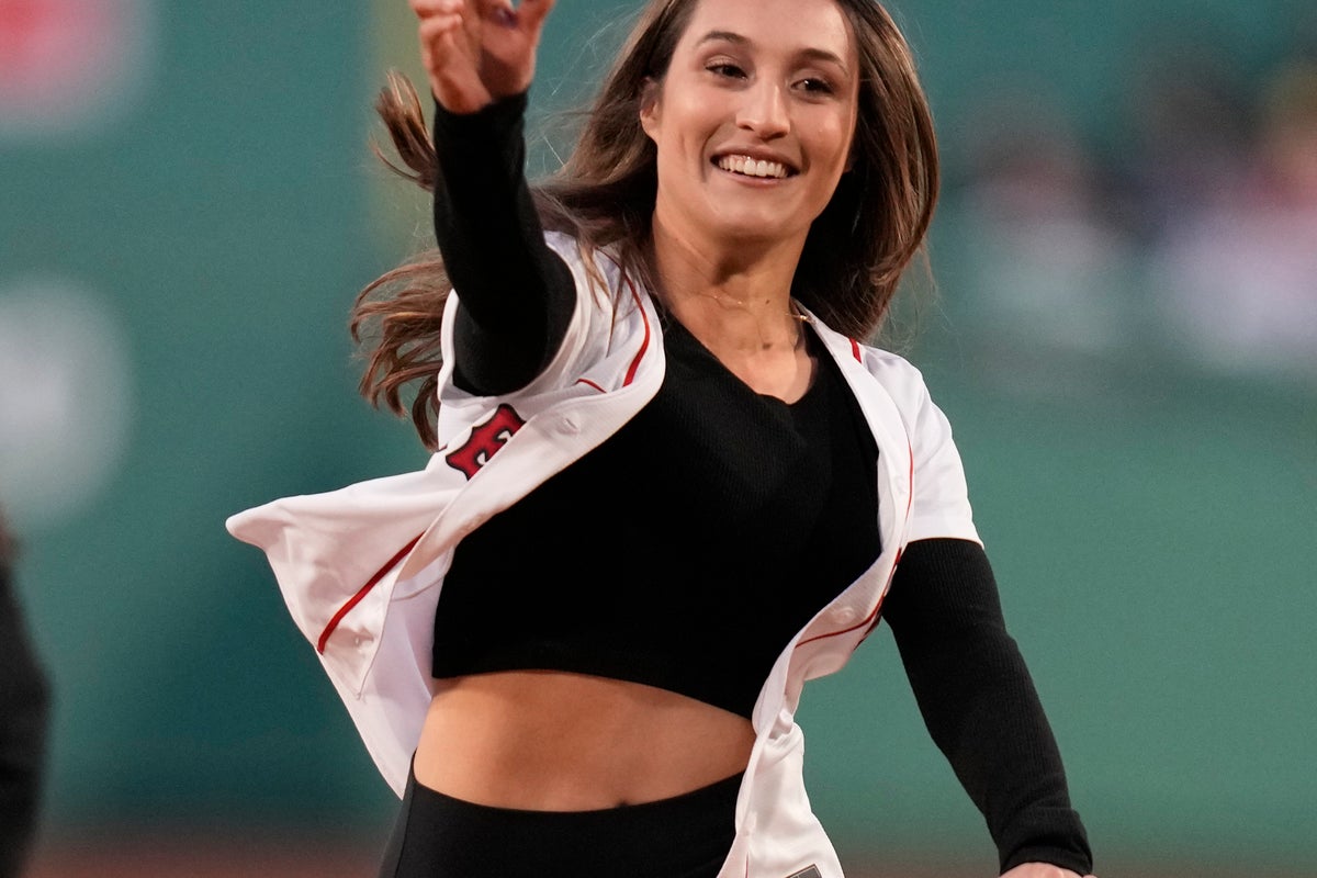 Karenna Groff, former NCAA woman of year, is killed with her family in upstate New York plane crash