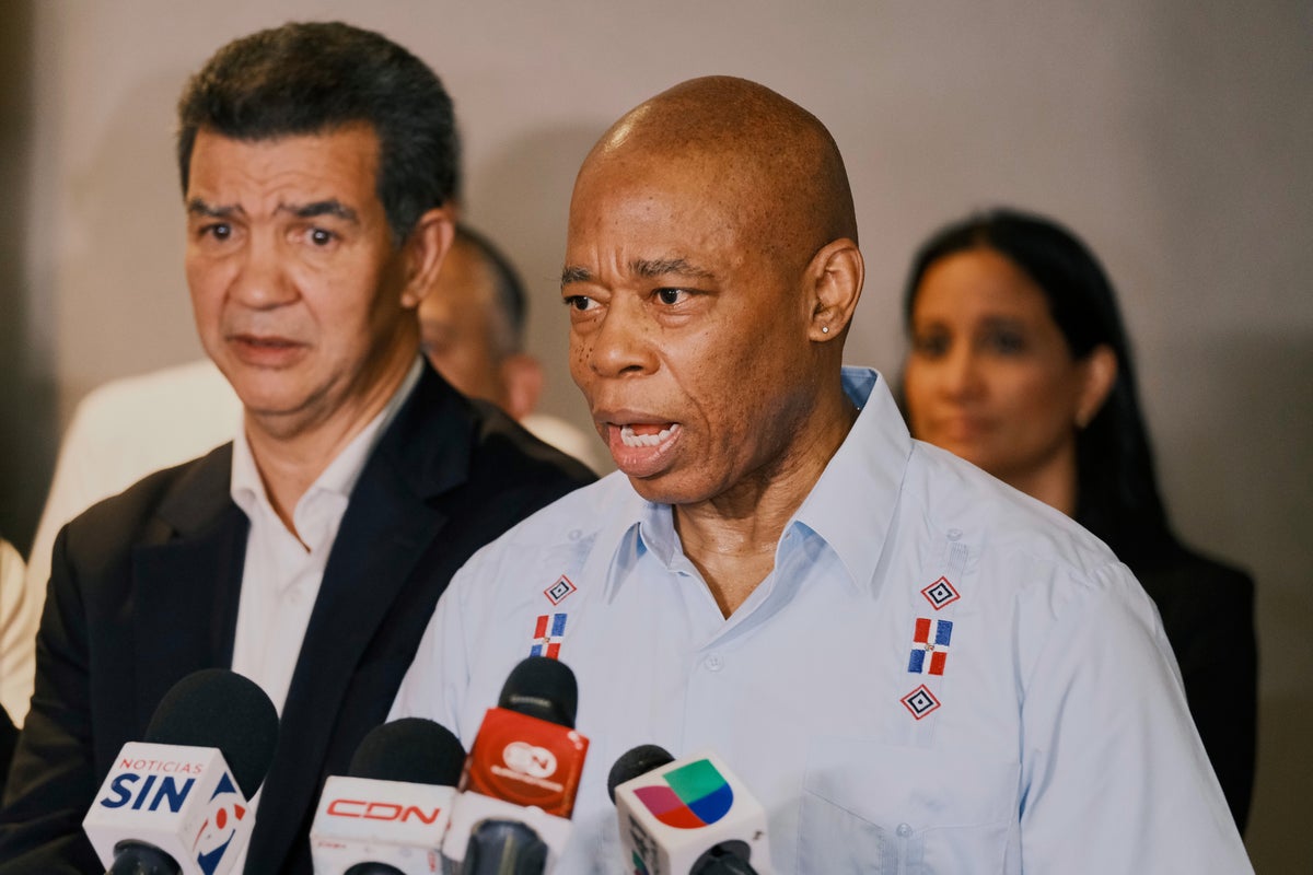 New York City's mayor visits the Dominican Republic after the deadly nightclub roof collapse