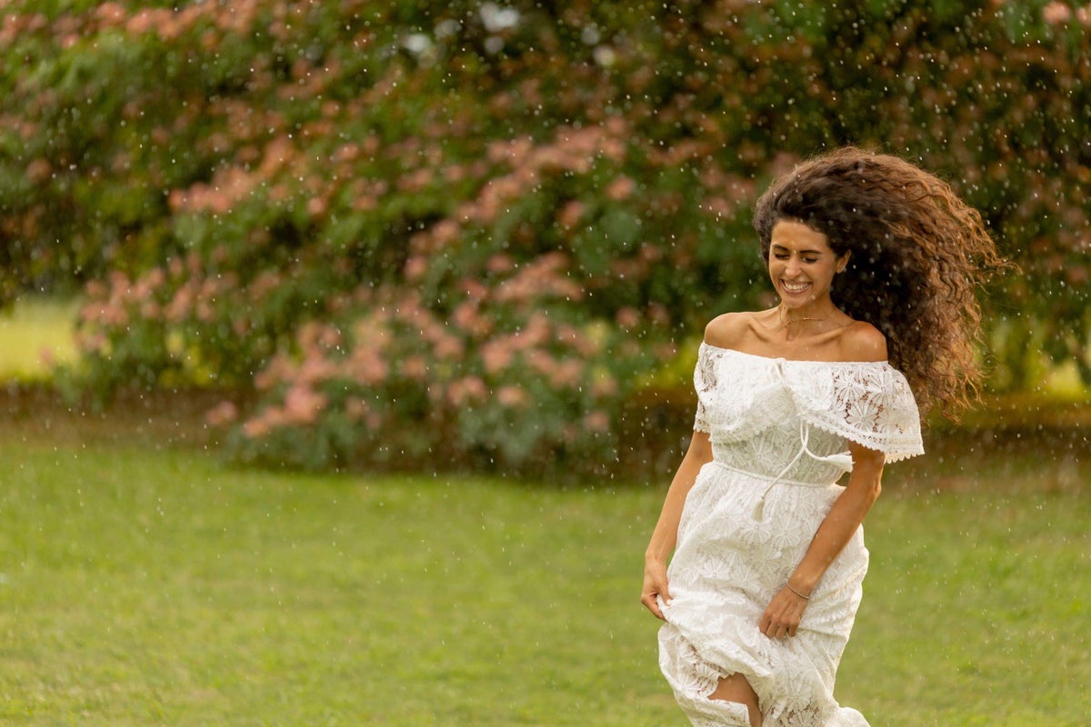 How to avoid frizzy hair on rainy days