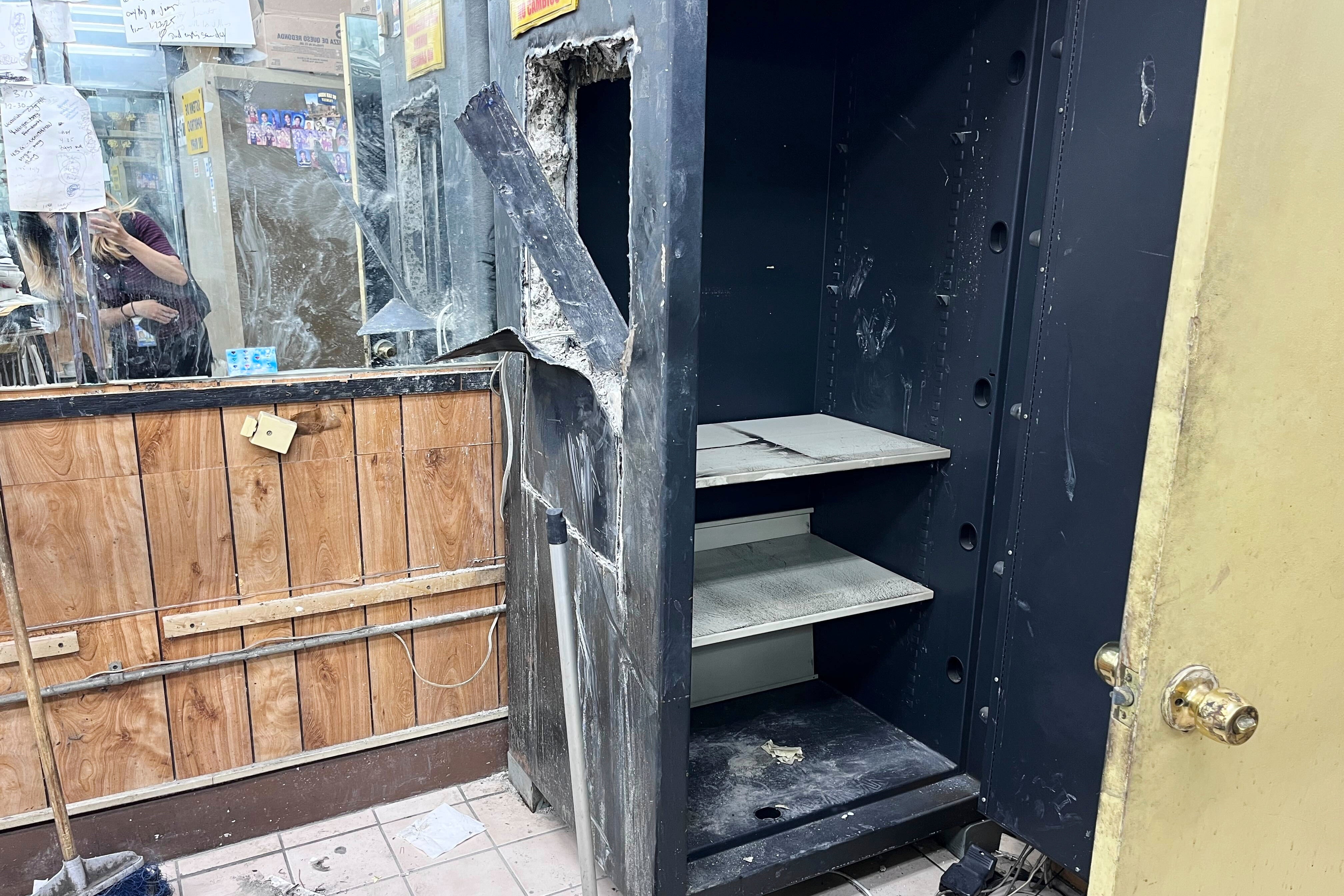 LOS ÁNGELES-ROBO DE JOYAS