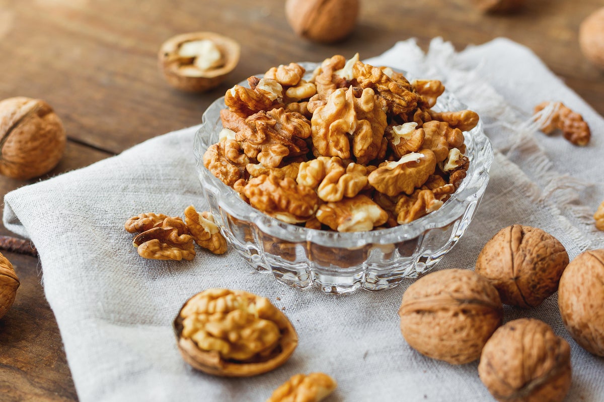 Walnuts for breakfast could improve brain function throughout the day, study suggests