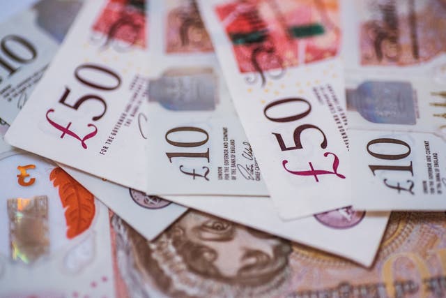 <p>Cash usage has significantly decreased in the UK</p>