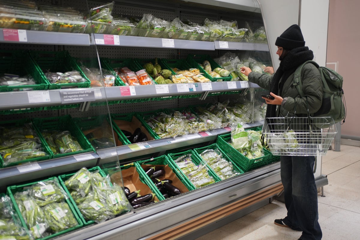 Inflation slows further to 2.6% after drop in petrol prices