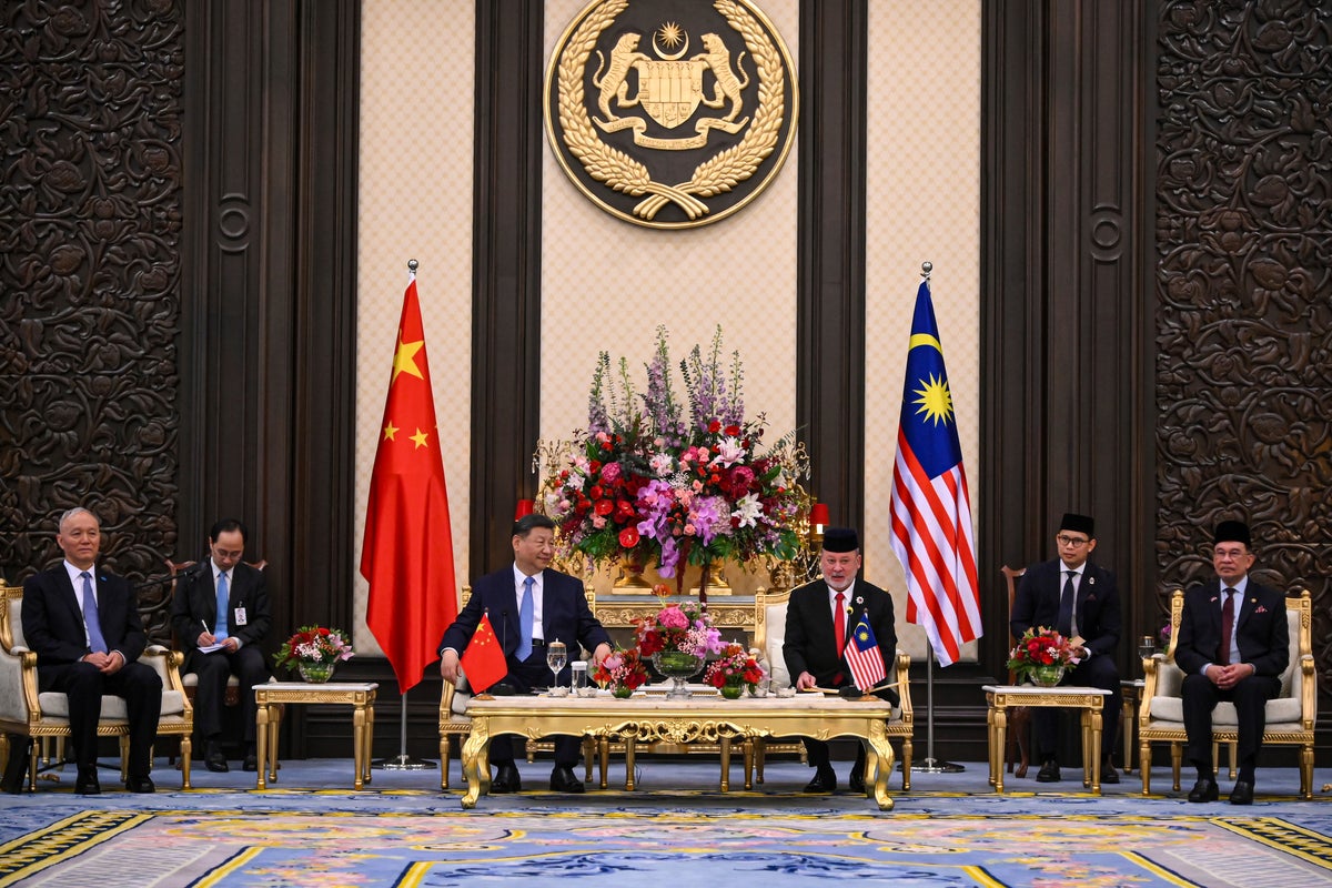 Xi promises greater access to Chinese market for Malaysia, Vietnam on Southeast Asia tour