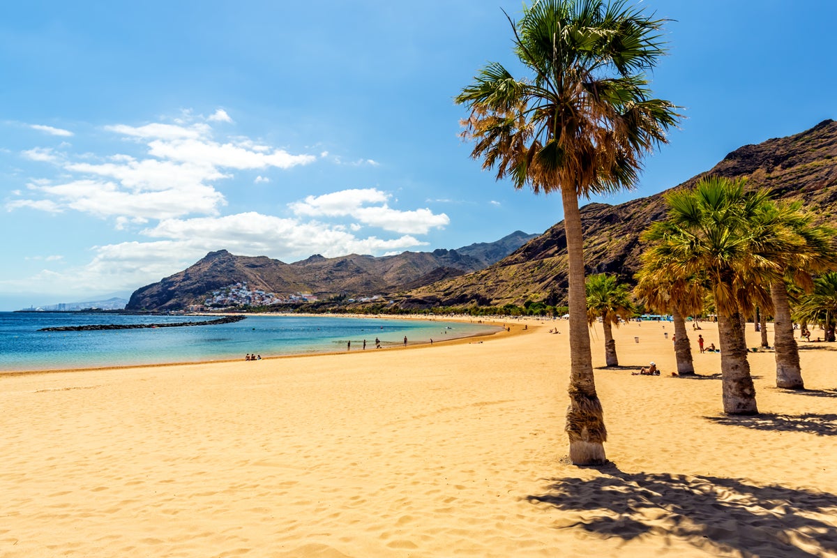 Last-minute Easter holiday bookings surge ahead of miserable UK weather