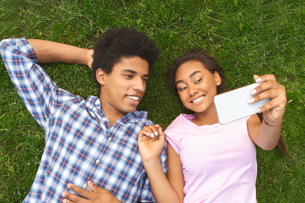 How selfie-editing apps are encouraging young women to get cosmetic procedures
