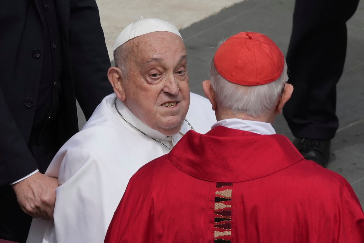 Ailing Pope takes reduced role in Holy Week services