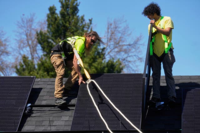 TRUMP-ARACELES-ENERGÍA SOLAR